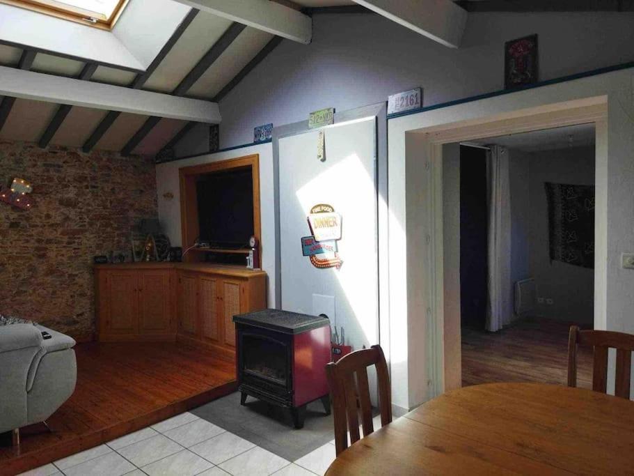 Charmante Maison Atypique En Village Saint-Colombin Bagian luar foto