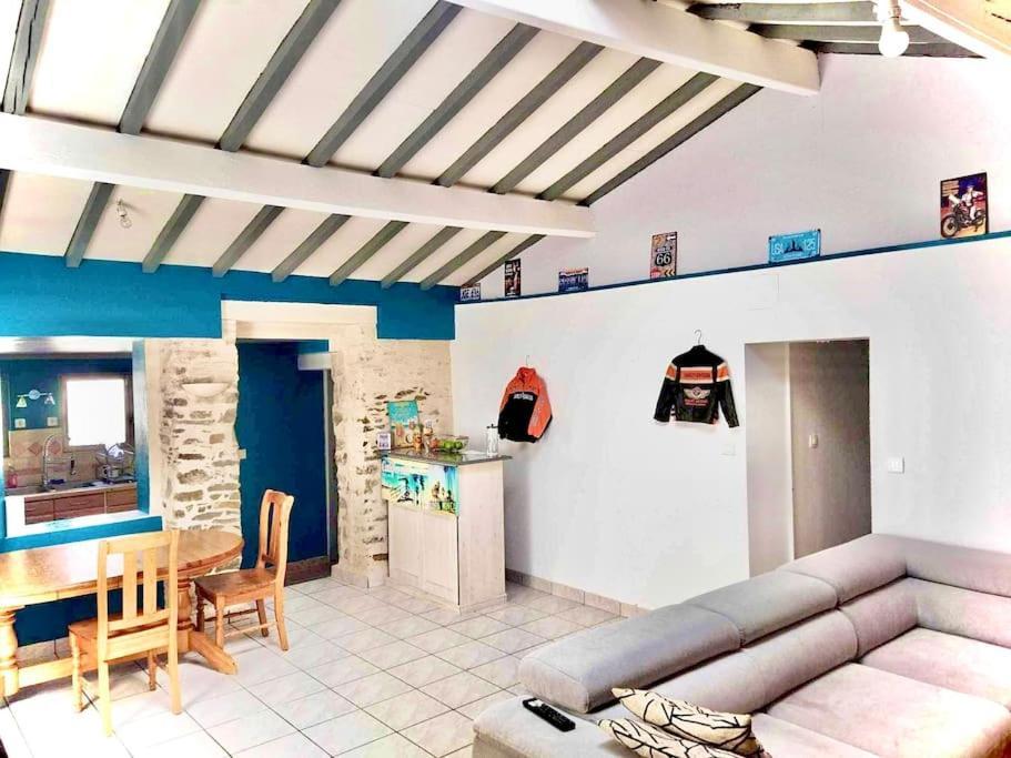 Charmante Maison Atypique En Village Saint-Colombin Bagian luar foto